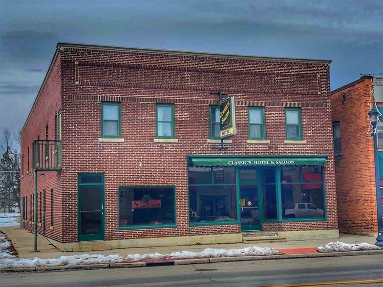 137 W Pulaski St, Pulaski, WI 54162