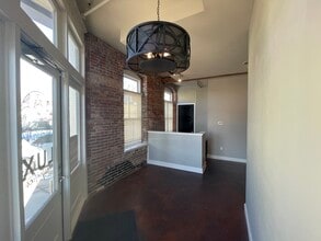 214 W Phelps St, Springfield, MO for lease Interior Photo- Image 1 of 9