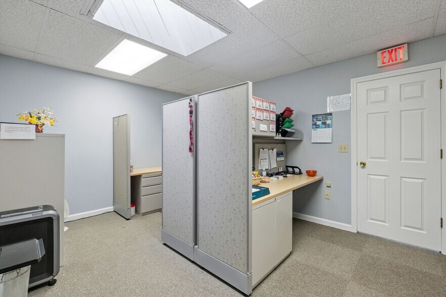 214 Lake St, Bristol, NH for sale - Building Photo - Image 2 of 77