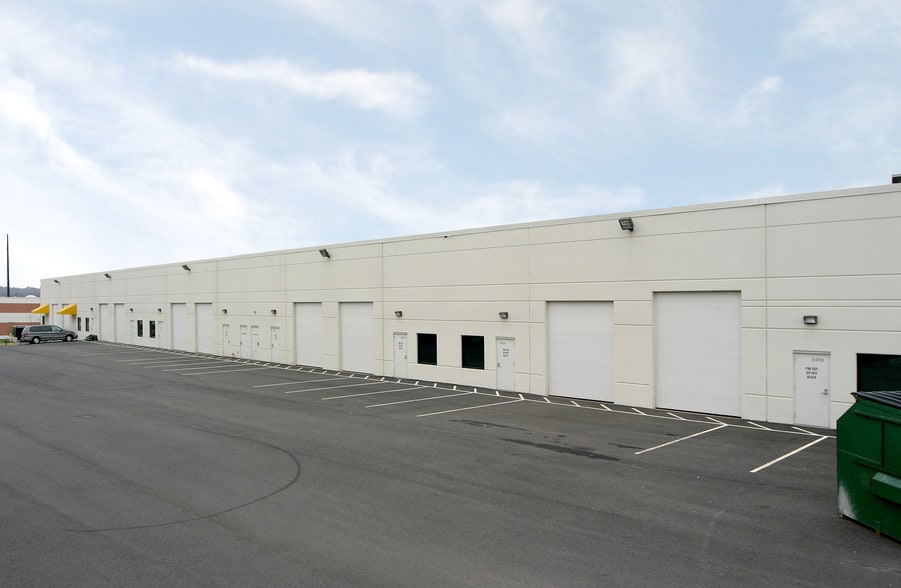 8480-8498 Kao Cir, Manassas, VA for lease - Building Photo - Image 3 of 17