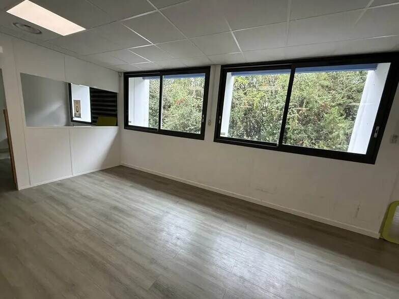 210 Rue Frédéric Joliot Curie, Aix-en-Provence for sale - Building Photo - Image 3 of 4