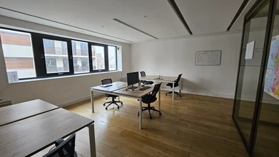 Office in Paris for lease Interior Photo- Image 1 of 4