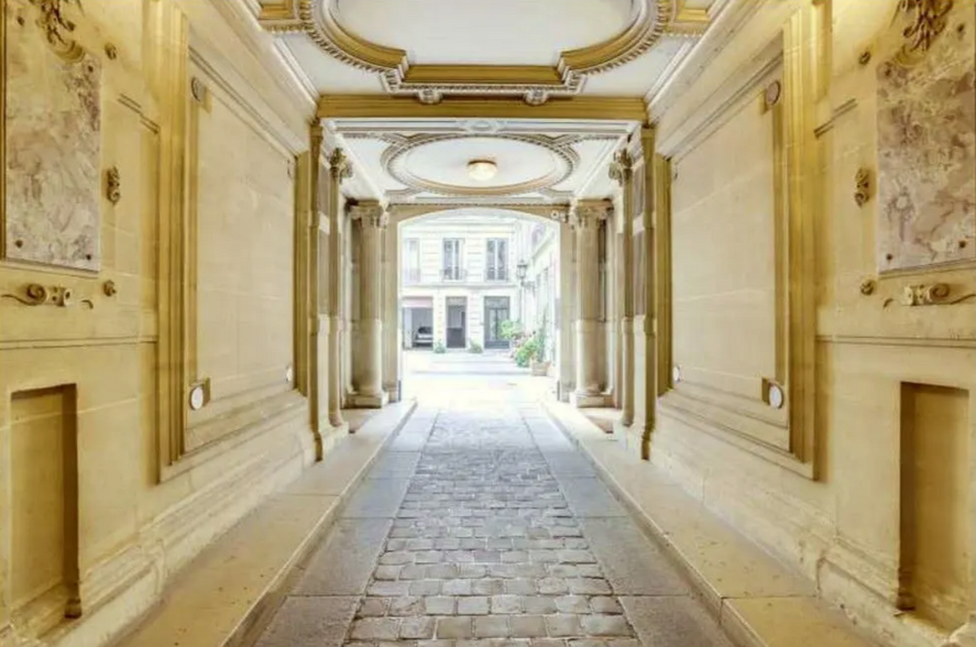 Office in Paris for lease - Lobby - Image 1 of 3