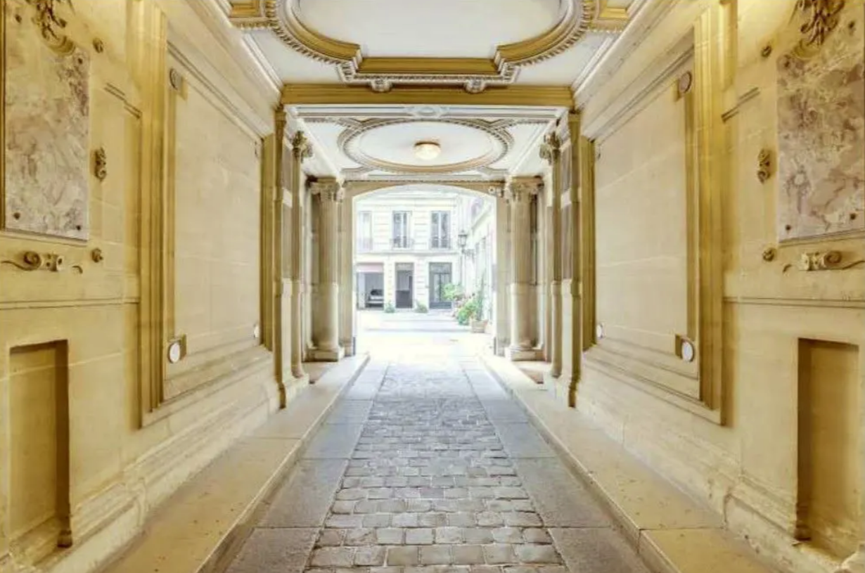 Office in Paris for lease Lobby- Image 1 of 4