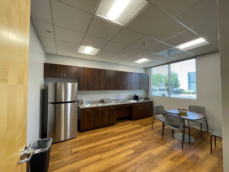 2174 W Grove Pky, Pleasant Grove, UT for lease - Interior Photo - Image 3 of 21