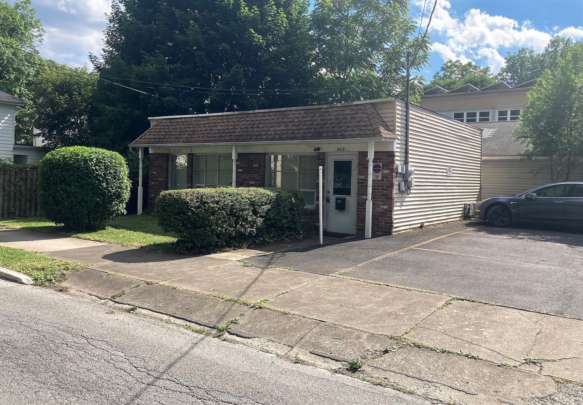 209 N 8th St, Stroudsburg, PA for lease Primary Photo- Image 1 of 9