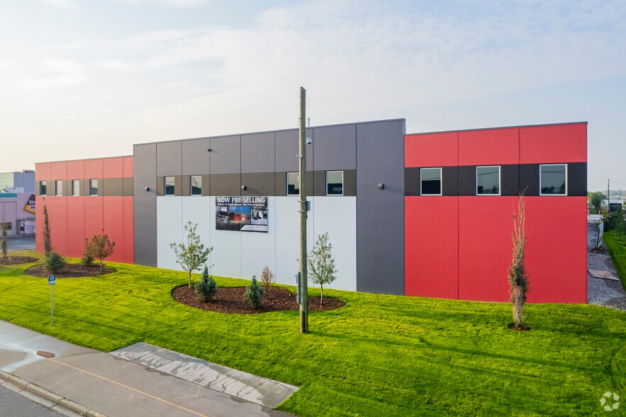 4412 9 St SE, Calgary, AB for sale - Primary Photo - Image 1 of 27