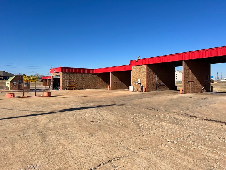 2880 W 3rd St, Elk City, OK 73644