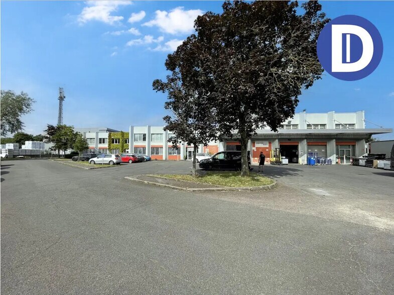 Flex in Metz for lease - Building Photo - Image 1 of 5