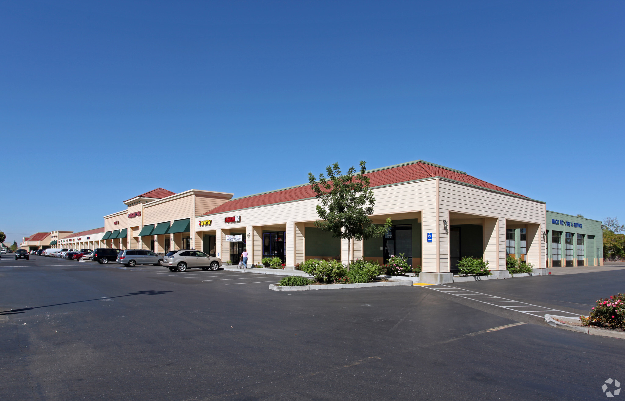 4651-5051 Mack Rd, Sacramento, Ca 95823 - Valley Shopping Center 