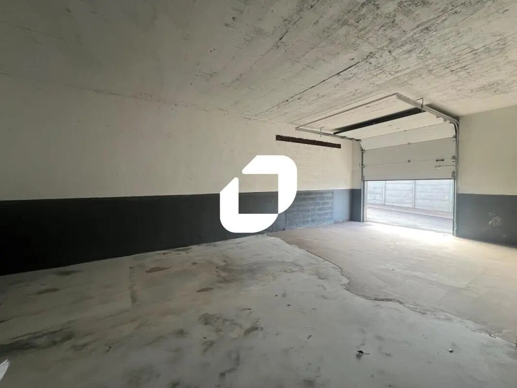 Flex in Haspres for lease Building Photo- Image 1 of 11