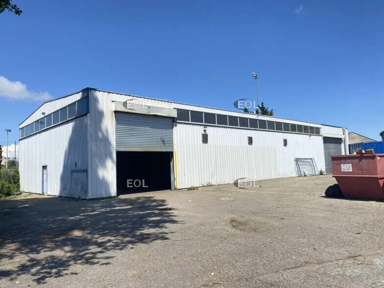 Flex in Vaulx-en-Velin for lease - Building Photo - Image 3 of 15
