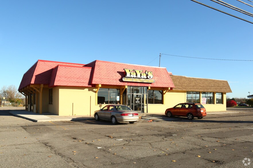 4372 W Pierson Rd, Flint, MI for lease - Primary Photo - Image 1 of 5