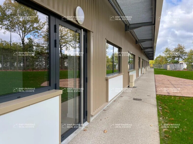 Office in Carquefou for lease - Building Photo - Image 3 of 12