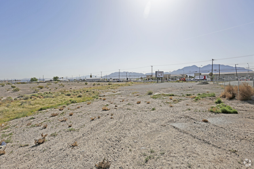 3635 Las Vegas Blvd, Las Vegas, NV for lease - Building Photo - Image 1 of 8