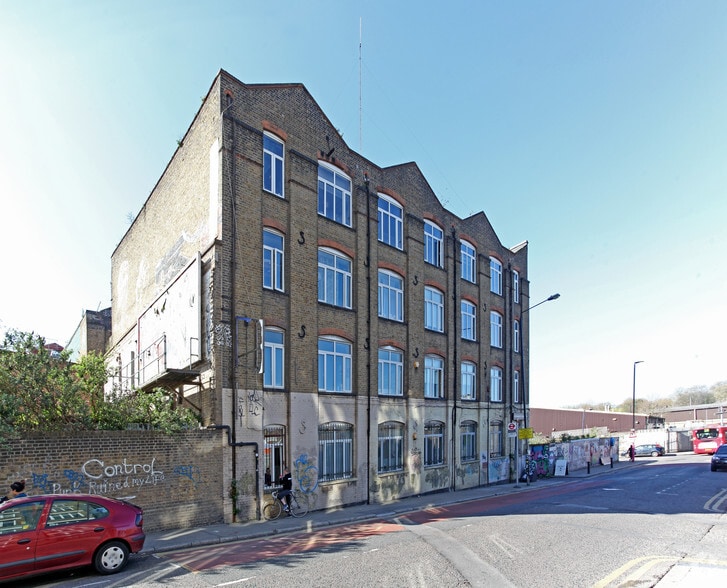 92 White Post Ln, London for lease - Building Photo - Image 2 of 2