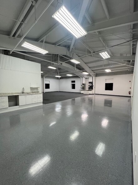 1230 N US Highway 1, Ormond Beach, FL for lease - Interior Photo - Image 1 of 10