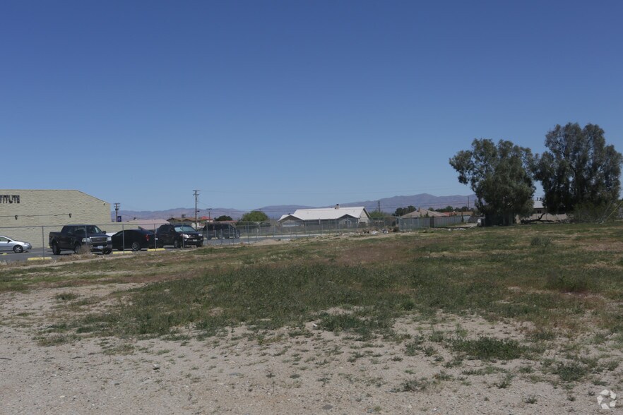 Mariposa & Maple Ave, Hesperia, CA for sale - Primary Photo - Image 1 of 1