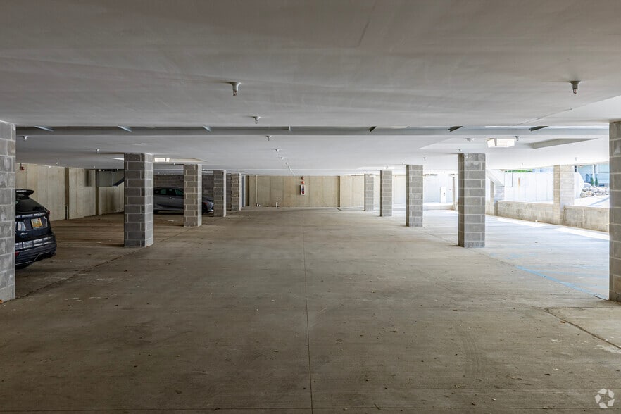 2222 E Michigan Ave, Lansing, MI for lease - Building Photo - Image 3 of 7