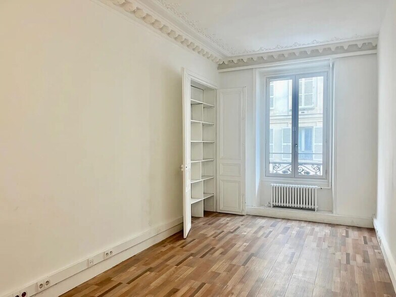 Office in Paris for lease - Interior Photo - Image 2 of 13