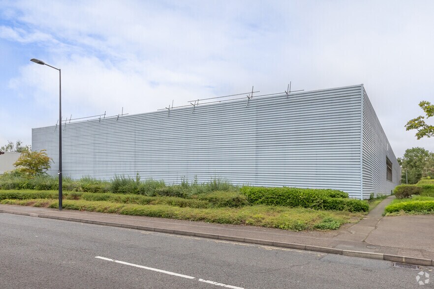 19-21 Tanners Dr, Milton Keynes for lease - Primary Photo - Image 2 of 3