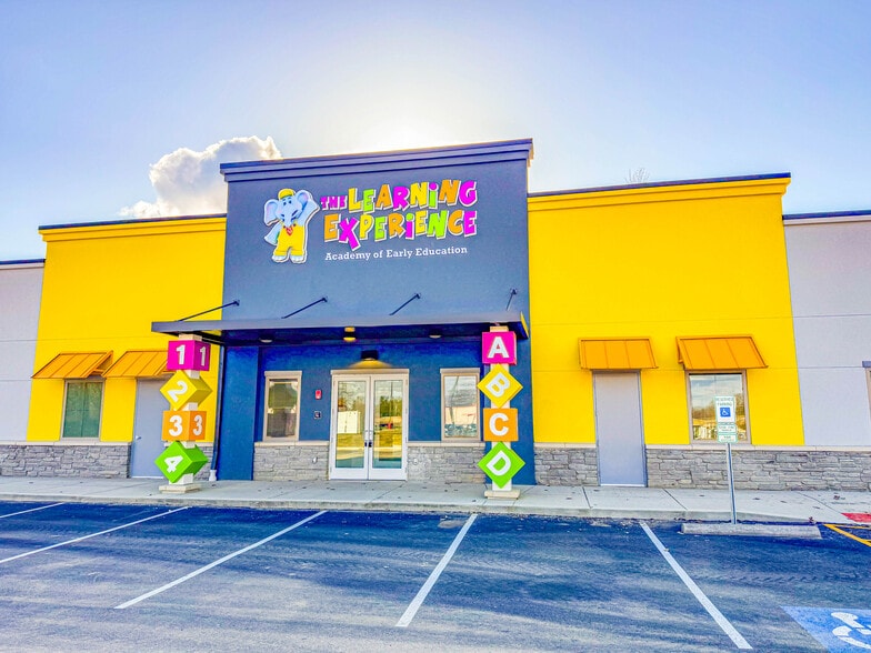 12326 Pearl Rd, Strongsville, OH for sale - Primary Photo - Image 1 of 2