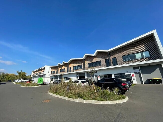 Vente Local d'activités 96 m² à 963 m²