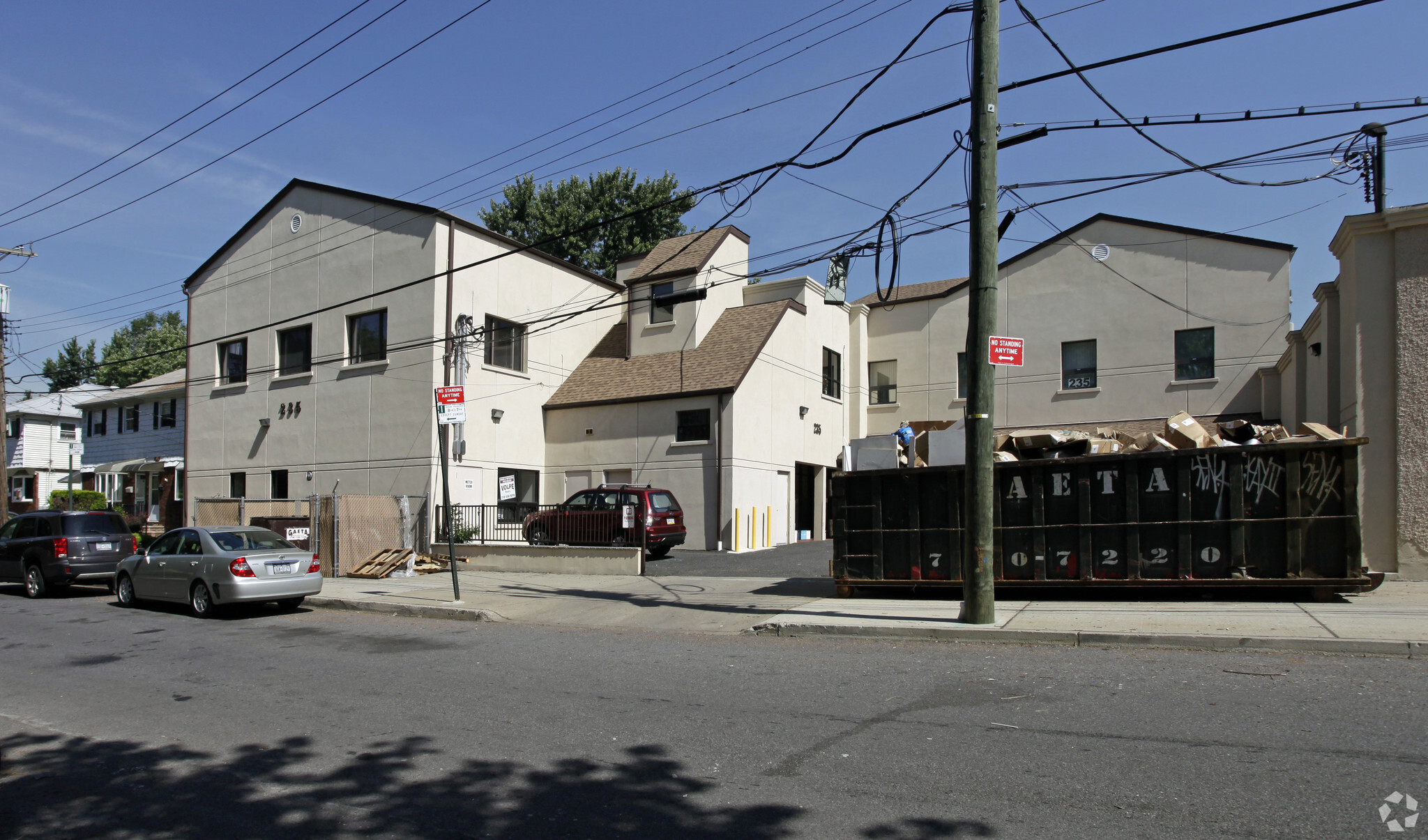 235 Dongan Hills Ave, Staten Island, NY for lease Primary Photo- Image 1 of 8