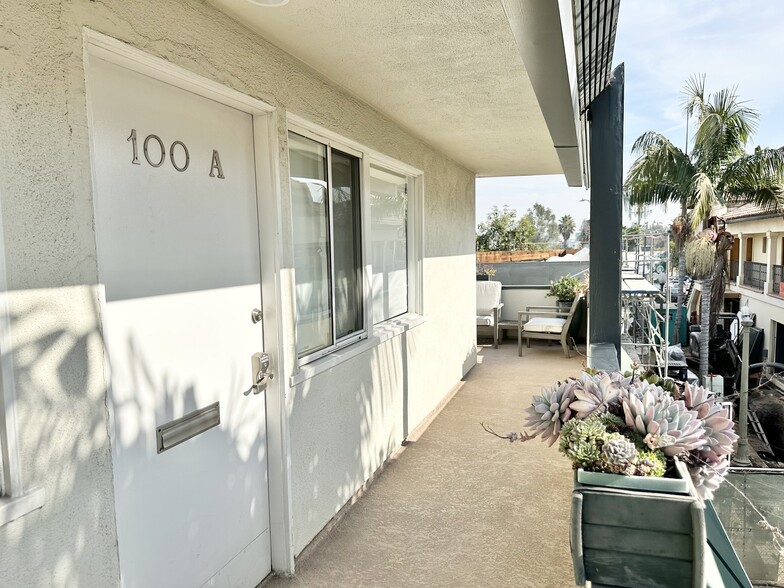 100 Barrington Walk, Los Angeles, CA for lease - Building Photo - Image 3 of 9