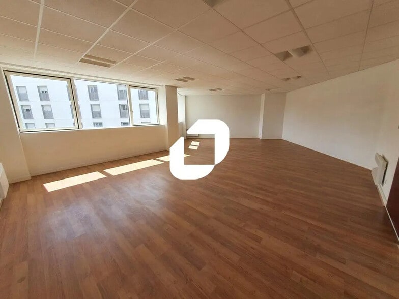 Office in Torcy for sale - Interior Photo - Image 2 of 12