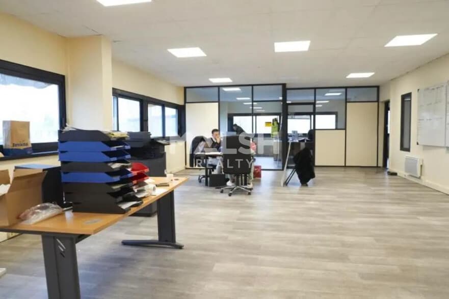 Office in Chassieu for lease - Interior Photo - Image 3 of 5