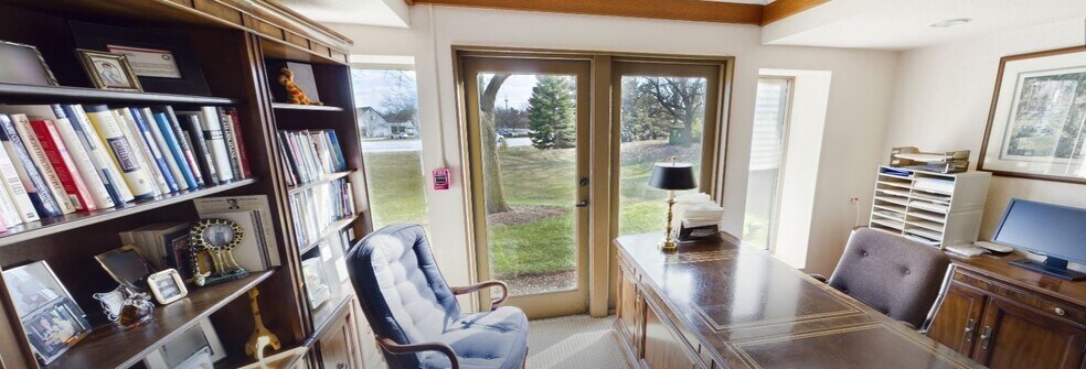 2210 Dean St, St Charles, IL for sale - Interior Photo - Image 3 of 8