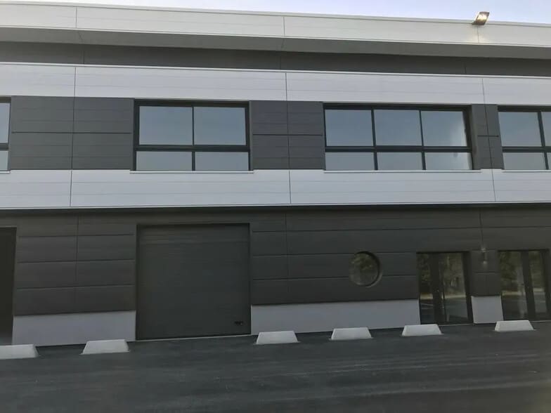 24 Allée De Dublin, Les Pavillons-sous-Bois for lease - Building Photo - Image 1 of 8