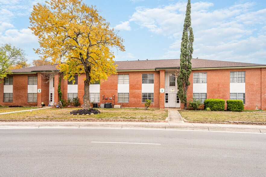 2001-2003 Boerne Ave, Hondo, TX for sale - Primary Photo - Image 1 of 1