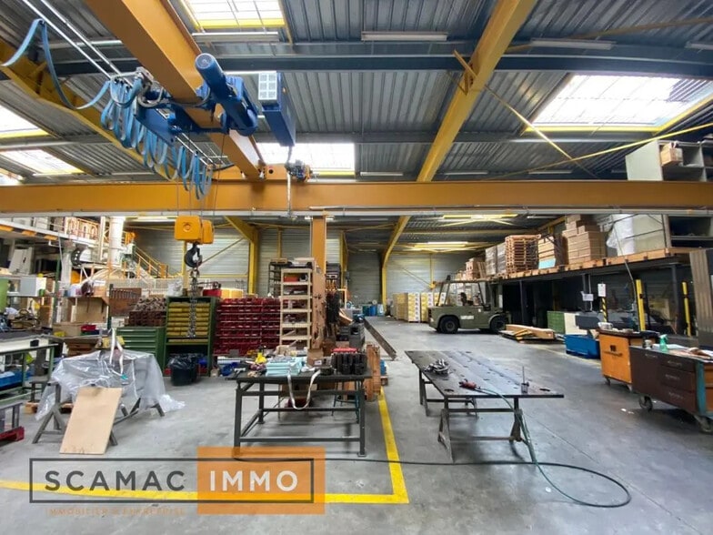 Industrial in La Ville-du-Bois for sale - Interior Photo - Image 1 of 7