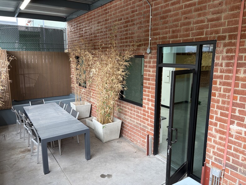 2558 Overland Ave, Los Angeles, CA for lease - Building Photo - Image 3 of 24