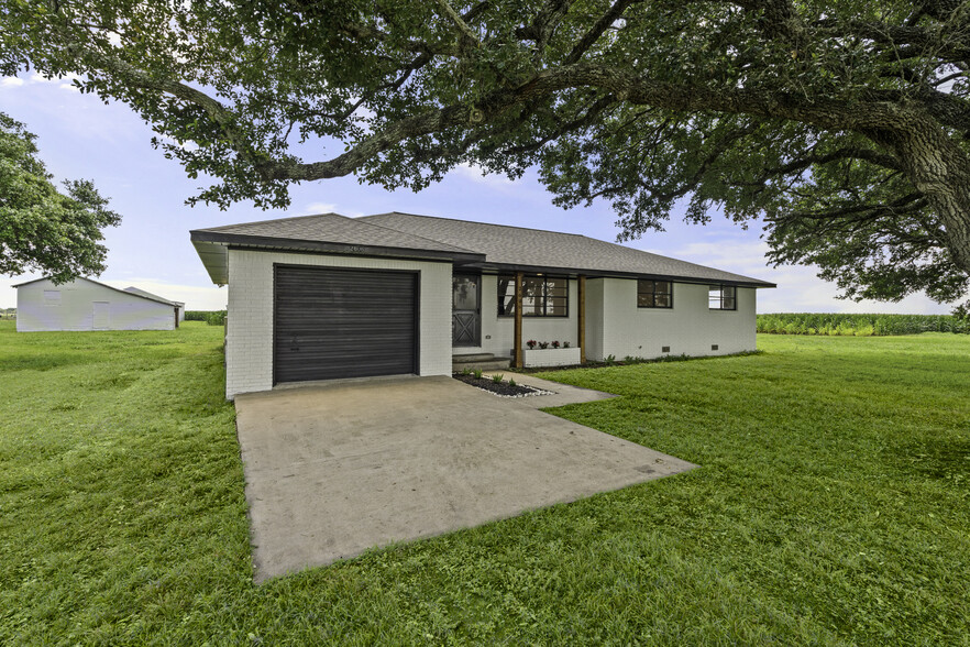 2606 Long Ln, Wallis, TX for sale - Building Photo - Image 3 of 27