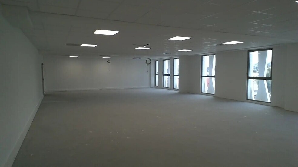 756 Avenue Emile Bodin, La Ciotat for sale - Interior Photo - Image 2 of 6