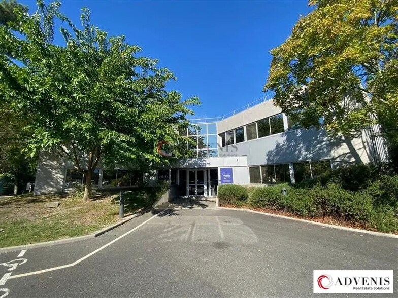 Office in Mérignac for lease - Building Photo - Image 1 of 12