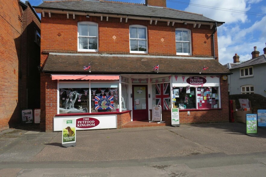 High St, Hartley Wintney for lease - Primary Photo - Image 1 of 4