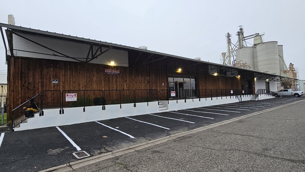 321-341 6th St, Turlock, CA for lease - Building Photo - Image 1 of 18