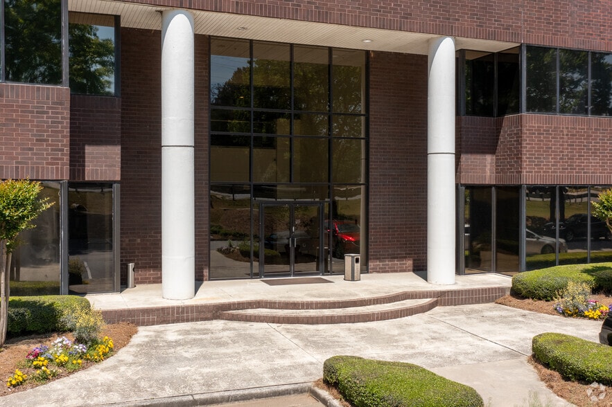 3901 Roswell Rd, Marietta, GA for lease - Building Photo - Image 3 of 5