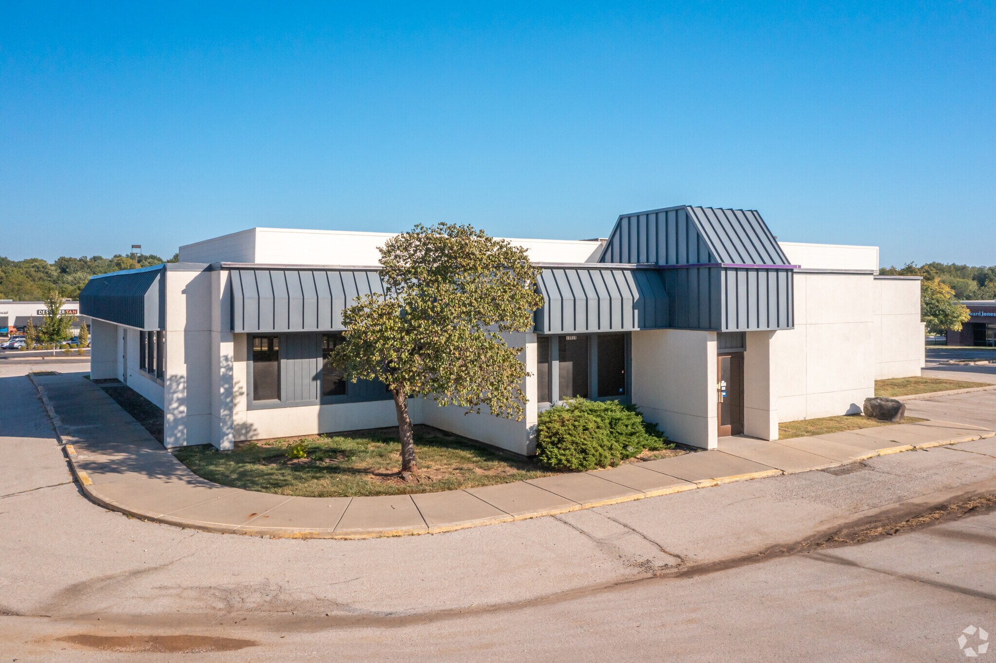 13515 S Mur Len Rd, Olathe, KS for sale Primary Photo- Image 1 of 1