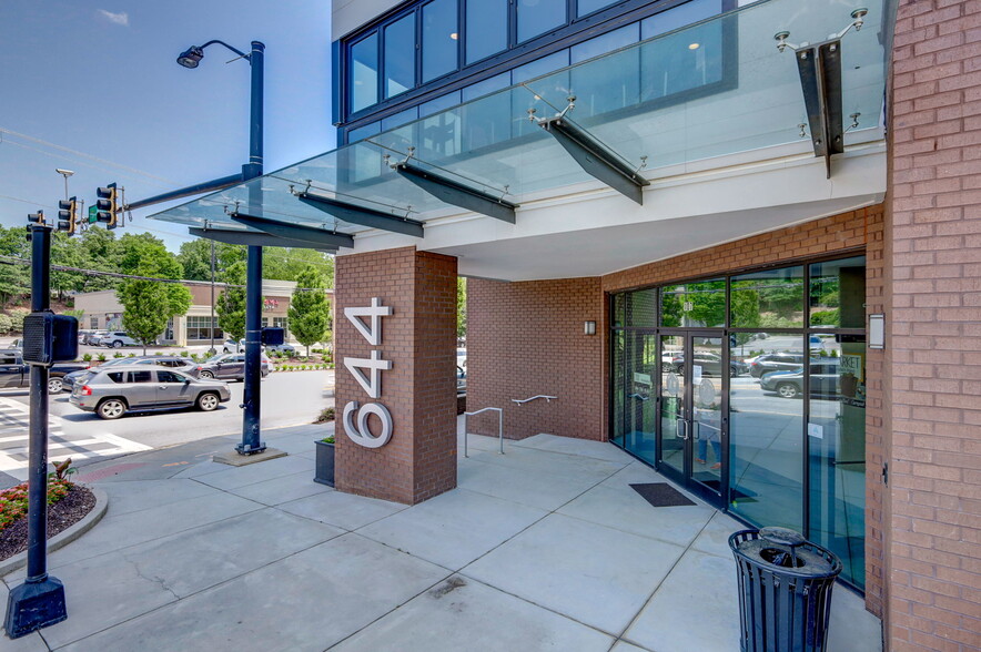 644 N Main St, Greenville, SC for lease - Building Photo - Image 1 of 30