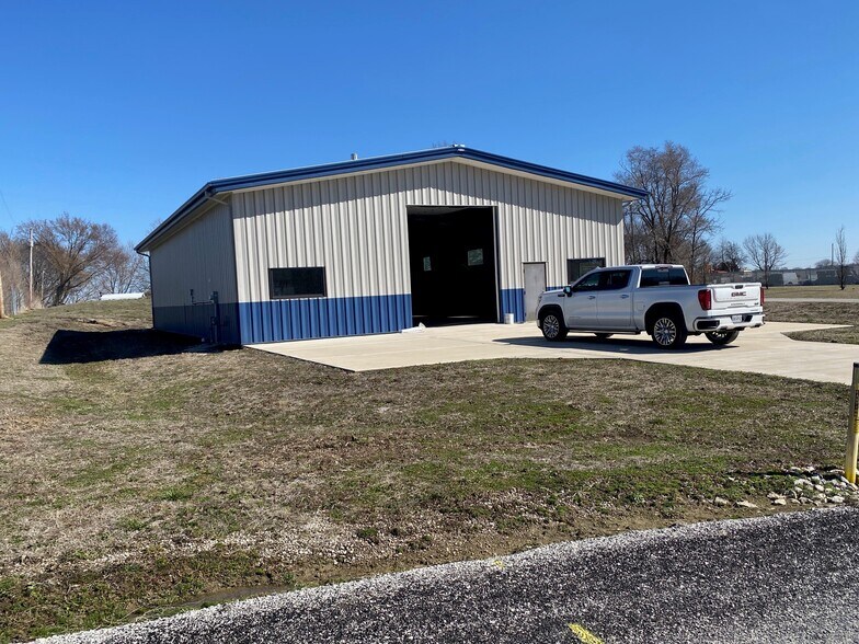 101 Roger St, Cleveland, MO for sale - Building Photo - Image 1 of 1