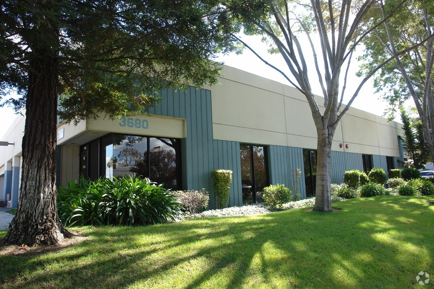3670-3680 Charter Park Dr, San Jose, CA for lease - Building Photo - Image 1 of 9