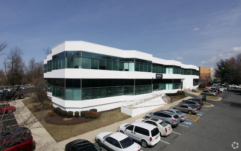 9315 Largo Dr W, Upper Marlboro, MD for lease - Building Photo - Image 1 of 4