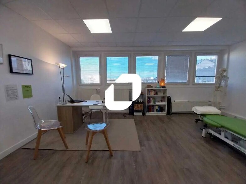 Office in Maurepas for lease - Interior Photo - Image 2 of 5