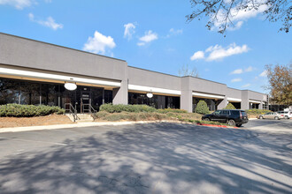 7840 Roswell Rd, Sandy Springs, GA for lease Building Photo- Image 2 of 3