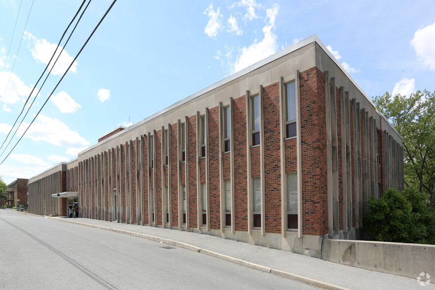 2200 W Hamilton St, Allentown, PA for lease - Building Photo - Image 2 of 9